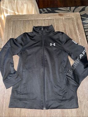 Under Armour Black Full-Zip Performance Jacket with Logo Sleeve YMD M KIDS boys